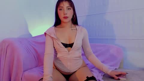 Snapshot of victoria_laurent chatting on 12-15-25, 07:18 Victoria Laurent online show from 12-15-25, 07:18