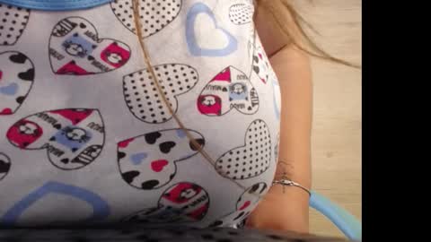Snapshot of victoria_lehee chatting on 01-11-25, 12:29 Victoria online show from 01-11-25, 12:29