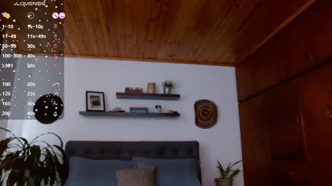 Snapshot of victoria_martelo chatting on 10-23-25, 12:04 VICTORIA MARTELO online show from 10-23-25, 12:04