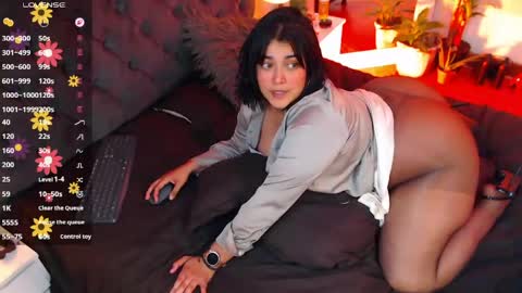 Snapshot of victoria_monteroo chatting on 05-02-26, 01:54 Call me Vic online show from 05-02-26, 01:54