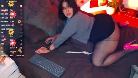 Snapshot of victoria_monteroo chatting on 05-13-26, 12:41 Call me Vic online show from 05-13-26, 12:41