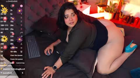 Snapshot of victoria_monteroo chatting on 05-22-26, 12:18 Call me Vic online show from 05-22-26, 12:18