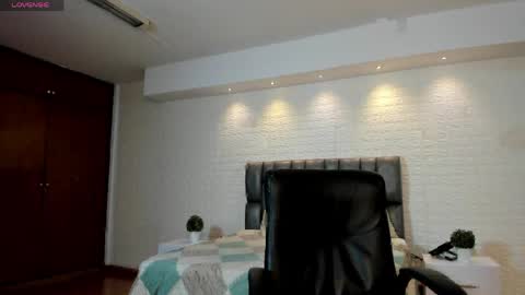 Snapshot of victoria_mooree chatting on 05-11-26, 04:59 Victoria Everyday From 1400 to 2130 Col Time online show from 05-11-26, 04:59