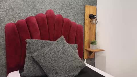 Snapshot of victoria_noir_18 chatting on 10-21-25, 07:14 Vicky online show from 10-21-25, 07:14