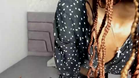 Snapshot of victoria_noir_18 chatting on 10-29-25, 07:26 Vicky online show from 10-29-25, 07:26