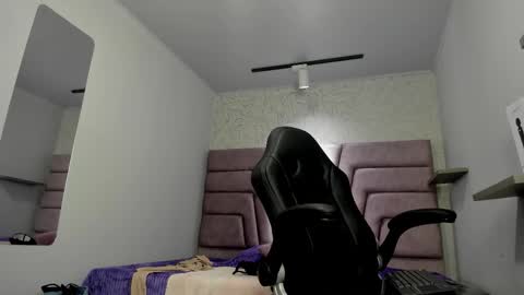 Snapshot of victoria_noir_18 chatting on 11-04-25, 07:13 Vicky online show from 11-04-25, 07:13