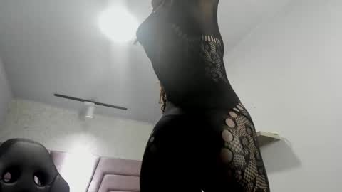 Snapshot of victoria_noir_18 chatting on 11-08-25, 07:01 Vicky online show from 11-08-25, 07:01