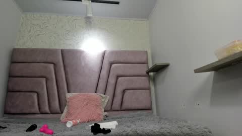 Snapshot of victoria_noir_18 chatting on 01-07-26, 08:00 Vicky online show from 01-07-26, 08:00