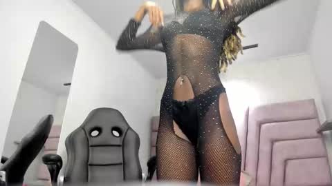 Snapshot of victoria_noir_18 chatting on 01-09-26, 07:15 Vicky online show from 01-09-26, 07:15