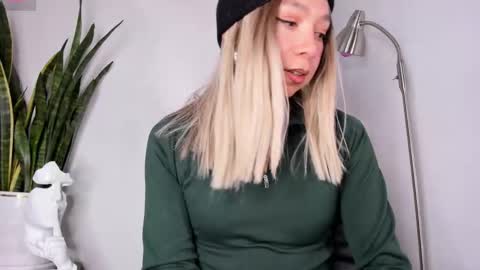 D A N I online show from 10-28-25, 05:04