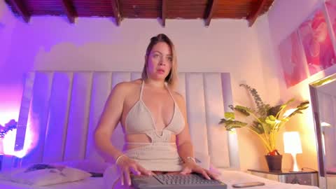 VICTORIA online show from 12-12-24, 02:44