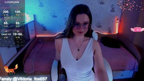 Snapshot of victoria_the_fox chatting on 01-27-25, 10:38    -   The Divine Fox online show from 01-27-25, 10:38