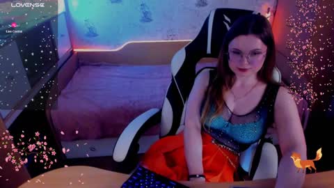 Snapshot of victoria_the_fox chatting on 02-03-25, 08:46    -   The Divine Fox online show from 02-03-25, 08:46