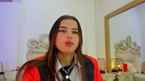 Snapshot of victoria_vallejo chatting on 01-18-25, 11:32 victoria online show from 01-18-25, 11:32