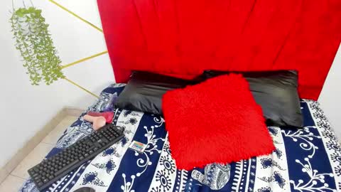 Snapshot of victoriaa_anderson_ chatting on 12-19-25, 12:17 victoriaa_anderson_ online show from 12-19-25, 12:17