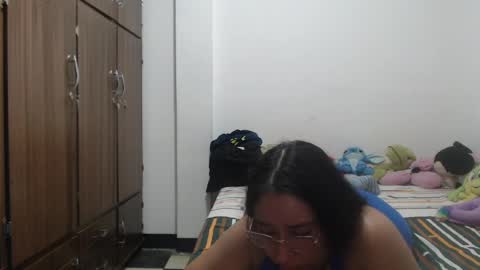 Victoria Silva online show from 05-17-26, 10:33