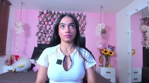 Snapshot of victoriabianchi chatting on 03-17-26, 12:19 Vicky online show from 03-17-26, 12:19