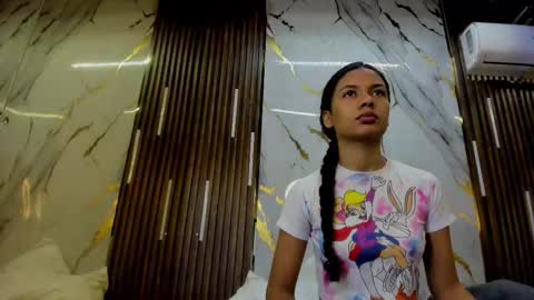 Snapshot of victoriaduarte chatting on 10-20-25, 07:47 Victoria online show from 10-20-25, 07:47