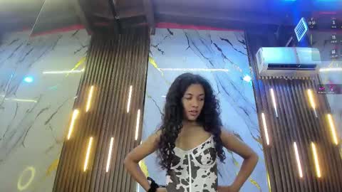 Snapshot of victoriaduarte chatting on 11-27-25, 08:33 Victoria online show from 11-27-25, 08:33