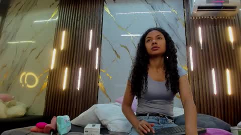 Snapshot of victoriaduarte chatting on 12-14-25, 08:24 Victoria online show from 12-14-25, 08:24