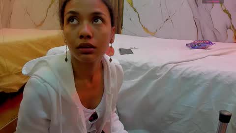 Snapshot of victoriaduarte chatting on 12-15-25, 08:57 Victoria online show from 12-15-25, 08:57