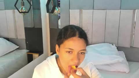 Victoria  online show from 02-13-26, 08:05