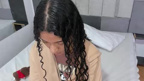 Victoria  online show from 02-15-26, 07:32