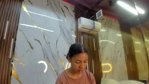 Victoria  online show from 04-10-26, 08:46