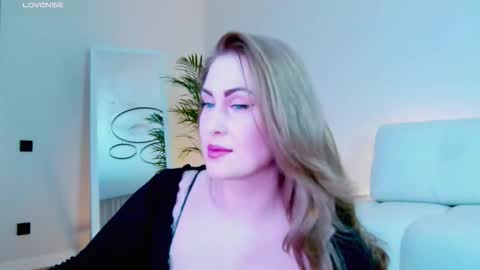 Snapshot of victoriafalls chatting on 12-21-25, 07:04 Miss V online show from 12-21-25, 07:04