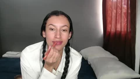 Snapshot of victorialeens chatting on 12-15-24, 07:21 VICTORIA online show from 12-15-24, 07:21