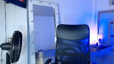 Snapshot of victoriaphillips chatting on 06-25-26, 02:33 ONLYFANS online show from 06-25-26, 02:33