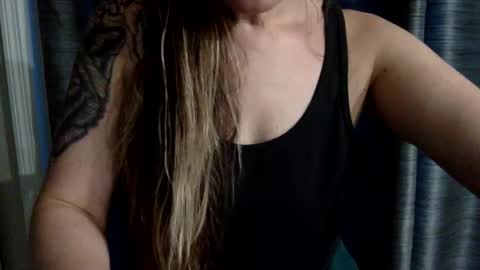 victoriaskyee online show from 04-11-26, 12:37