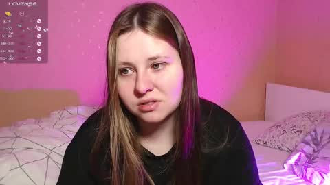 Snapshot of victoriassecrets_ chatting on 03-04-25, 01:28 victoriassecrets_ online show from 03-04-25, 01:28