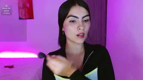 Snapshot of victoriia_henao_ chatting on 11-24-25, 03:06 victoriia_henao_ online show from 11-24-25, 03:06