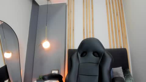 Snapshot of victoriia_vixen chatting on 05-17-26, 09:33 Victoria Vixen online show from 05-17-26, 09:33