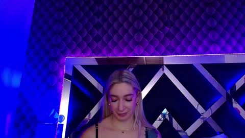 victtoria lee online show from 10-04-25, 07:34