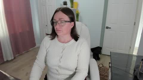 Ukrainian-woman online show from 01-28-25, 08:15