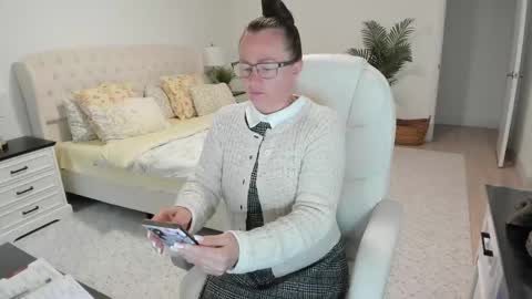 Ukrainian-woman online show from 06-05-26, 11:16