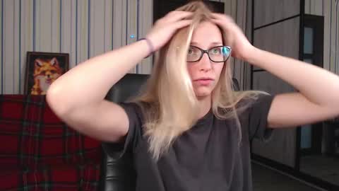 Vika online show from 10-31-25, 05:19