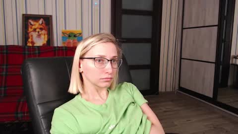 Snapshot of vikaericka chatting on 03-15-26, 02:45 Vika online show from 03-15-26, 02:45