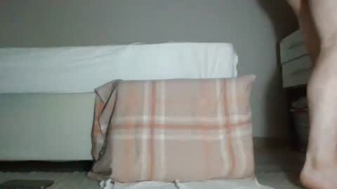 Snapshot of vikbika2 chatting on 07-20-26, 05:37 Tom reunz online show from 07-20-26, 05:37