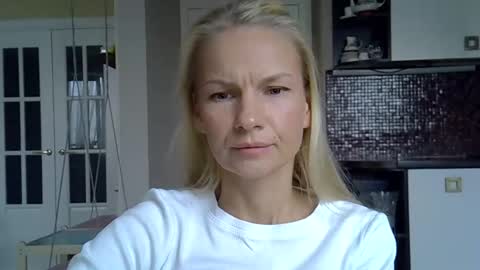 Snapshot of viki_loun5 chatting on 10-22-25, 09:42 viki_loun5 online show from 10-22-25, 09:42