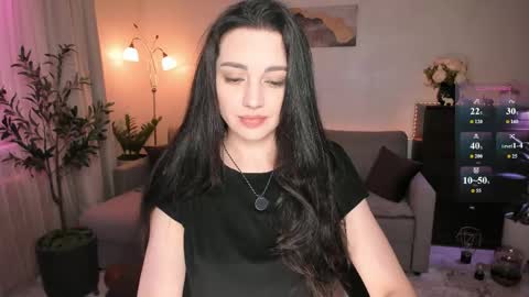 Snapshot of vikibellson chatting on 05-31-26, 05:20 Viki Bellson online show from 05-31-26, 05:20