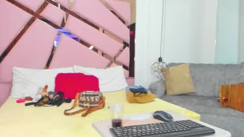 vikiTomson online show from 02-12-25, 12:33