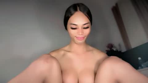 Snapshot of vikkylustfull chatting on 06-18-26, 05:51 vikkylustfull online show from 06-18-26, 05:51