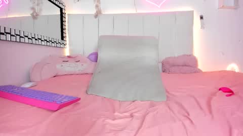 victoria online show from 04-24-26, 02:19