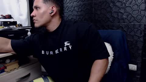 Viktor Herrera online show from 02-11-25, 01:31