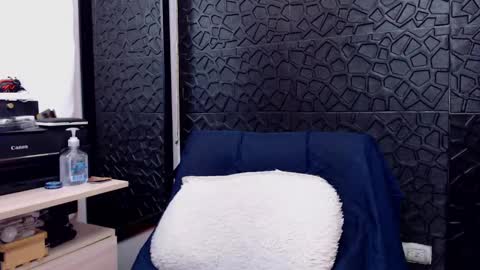 Viktor Herrera online show from 02-15-25, 07:06