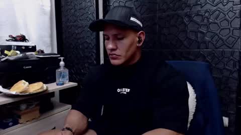 Viktor Herrera online show from 02-20-25, 01:36