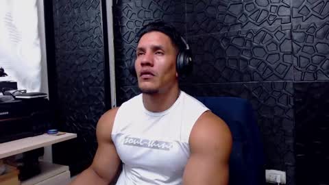 Viktor Herrera online show from 03-04-25, 01:23